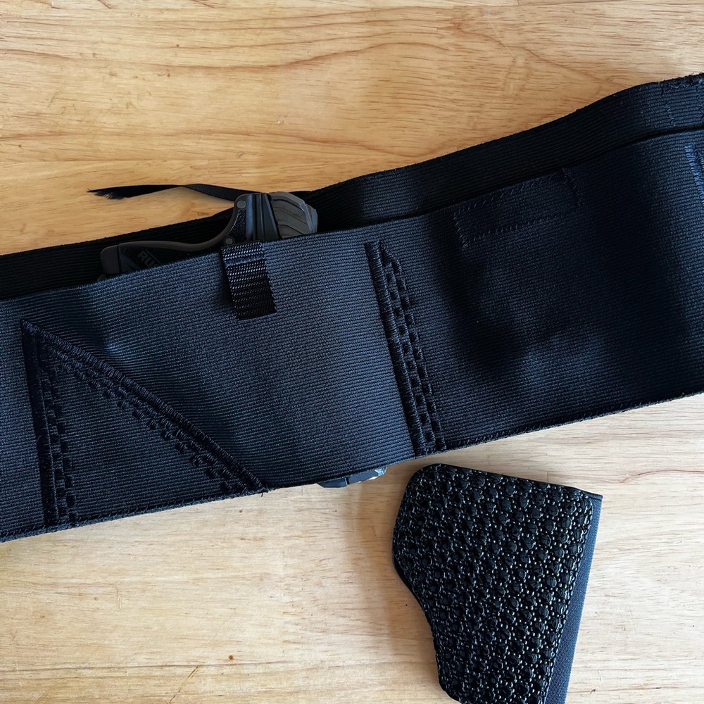 Hip hugger gun holster - Picture 2 of 6